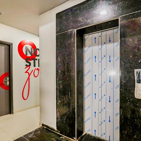 Super Collection O Le Noida Hotel Near Sector 76 Metro Station Εξωτερικό φωτογραφία