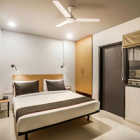 Super Collection O Le Noida Hotel Near Sector 76 Metro Station Εξωτερικό φωτογραφία