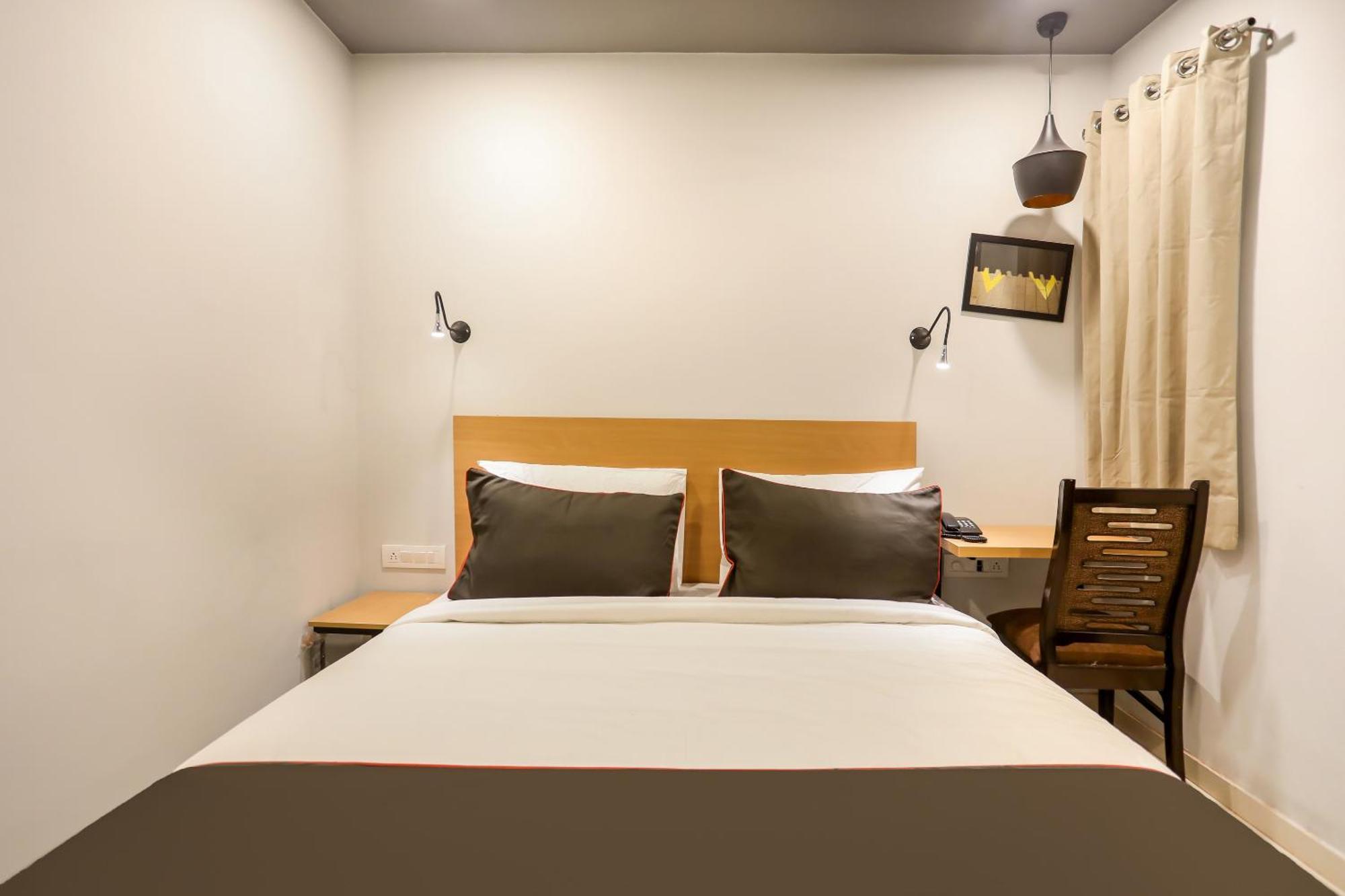 Super Collection O Le Noida Hotel Near Sector 76 Metro Station Εξωτερικό φωτογραφία