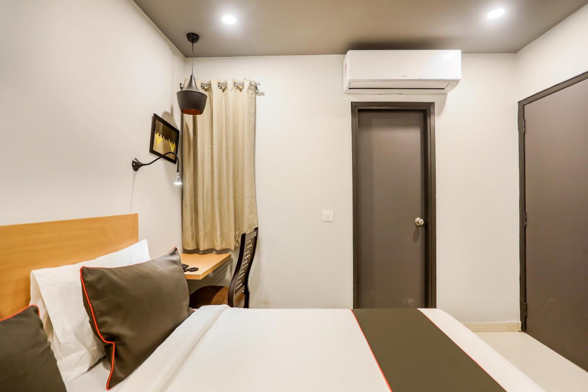 Super Collection O Le Noida Hotel Near Sector 76 Metro Station Εξωτερικό φωτογραφία