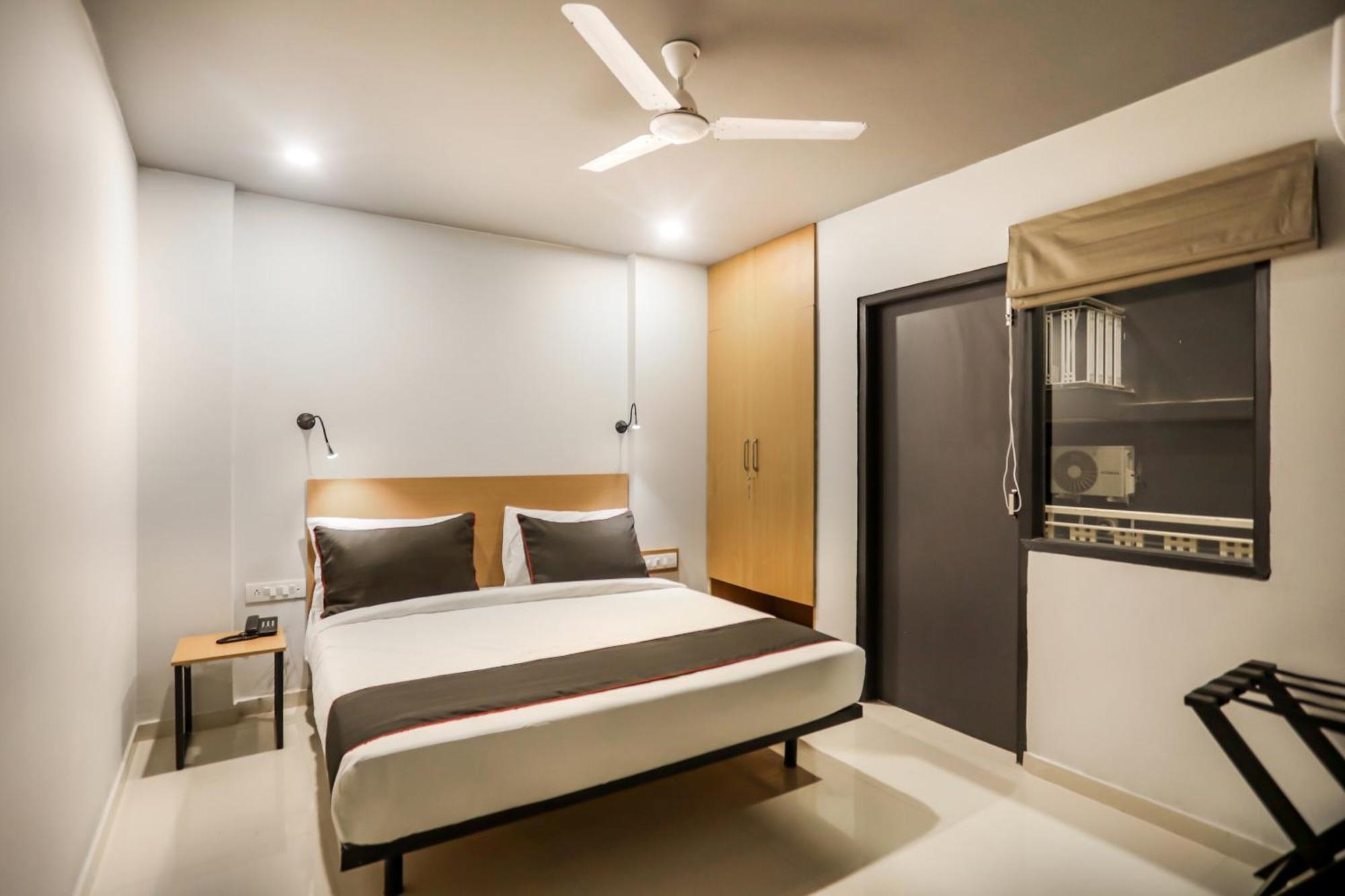 Super Collection O Le Noida Hotel Near Sector 76 Metro Station Εξωτερικό φωτογραφία