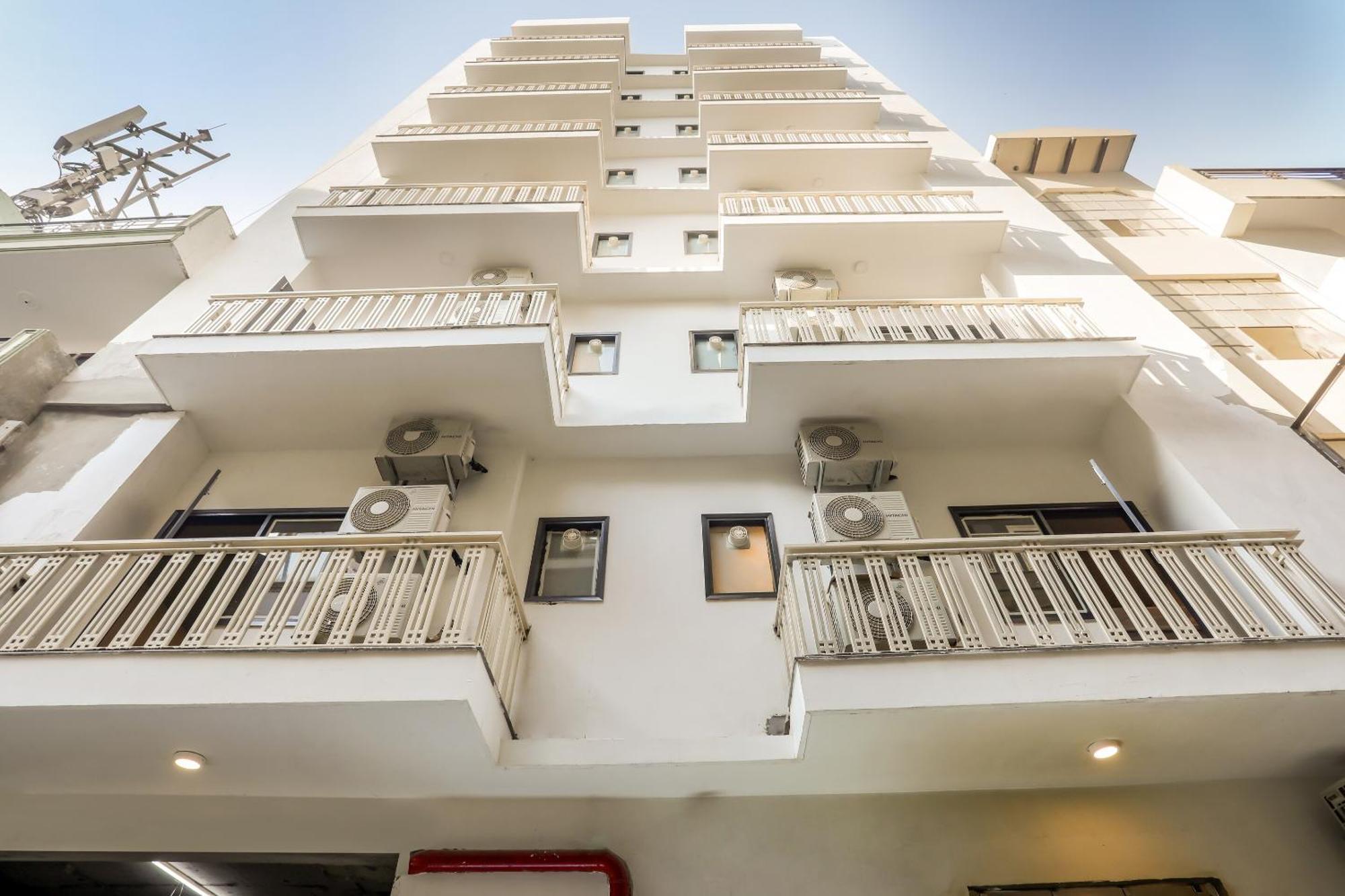 Super Collection O Le Noida Hotel Near Sector 76 Metro Station Εξωτερικό φωτογραφία